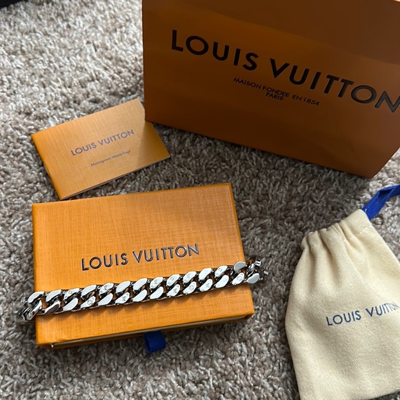 LV Cuban Chain Link Bracelet - Picture 4 of 7